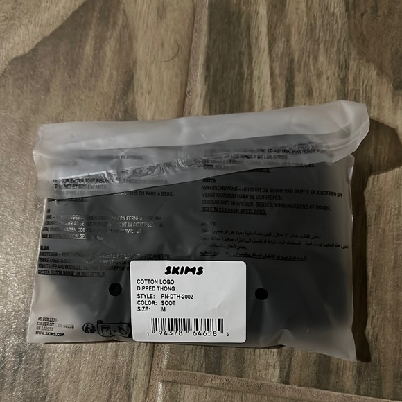 NWT Skims Cotton Logo Dipped Thong in Black - Picture 4 of 4